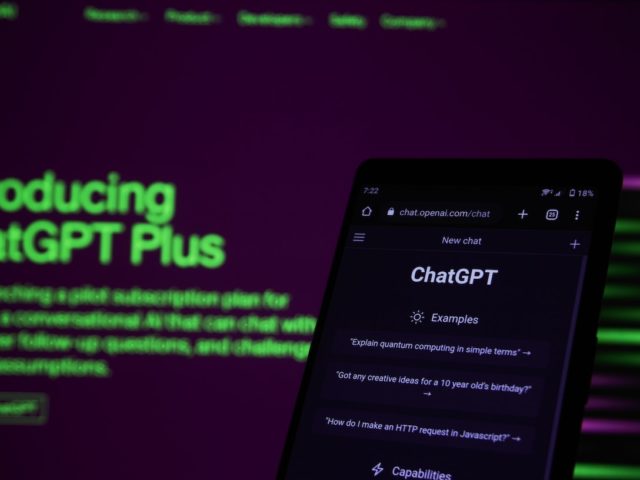 50 Ejemplos de Prompts de IA para Marketeros en 2023